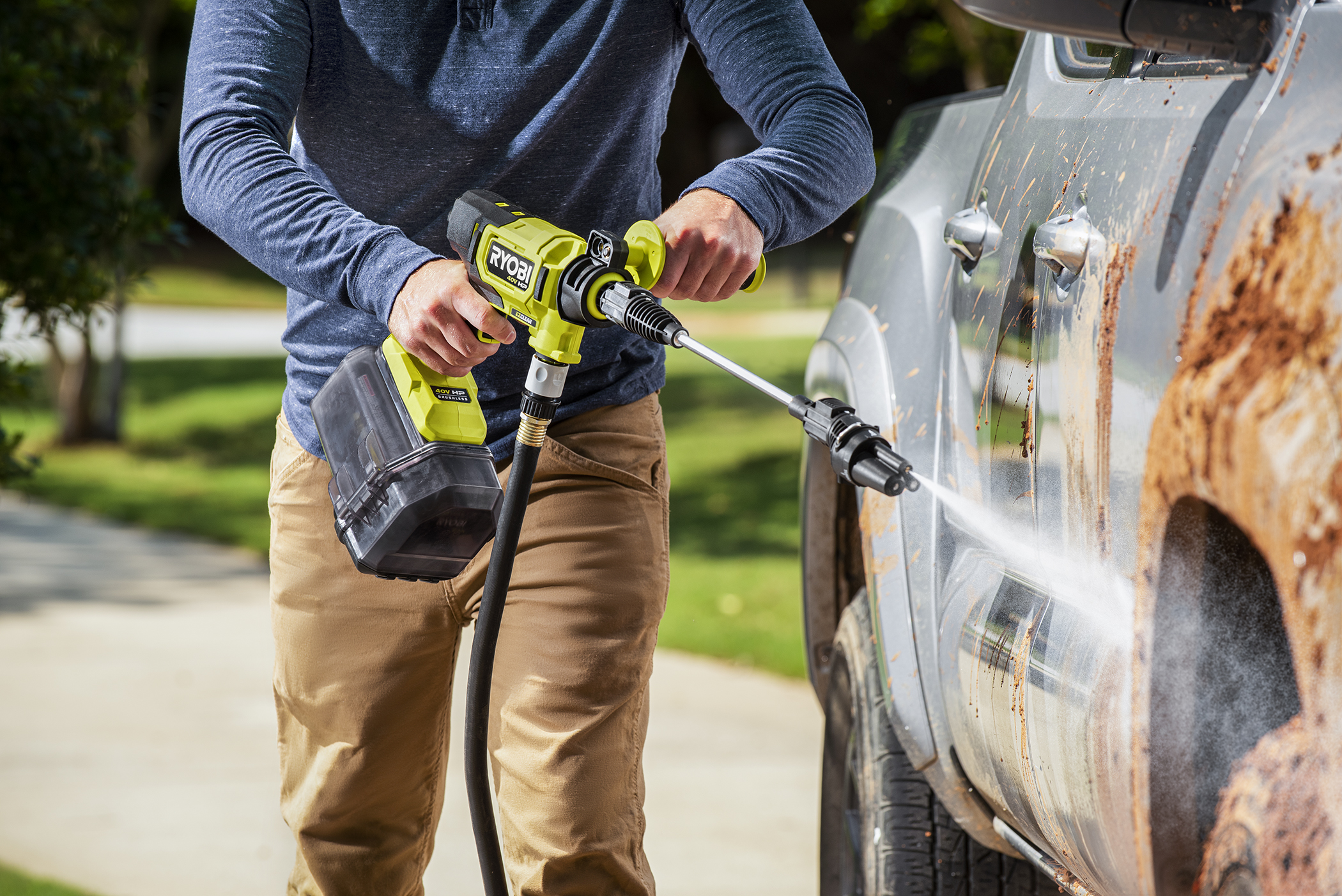 Complete a variety of detailed and quick cleaning applications with three power settings